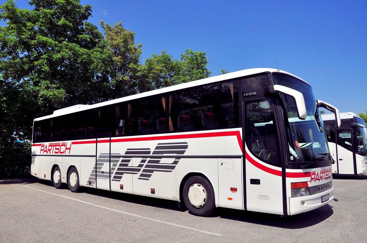 SETRA 317 HDH von PARTSCH Reisen / sterreich am 29.5.2013 in Krems an der Donu.