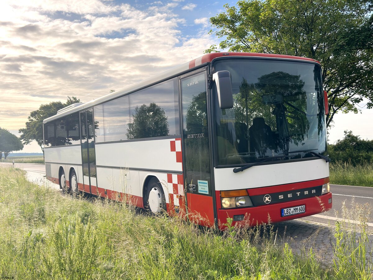 Setra 317 UL von Plauer Busbetrieb M. Maaß aus Deutschland vor Zölkow am 29.05.2024