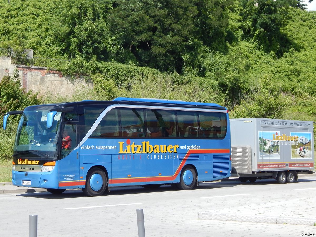 Setra 411 HD von Litzlbauer mit Anh�nger aus �sterreich im Stadthafen Sassnitz.