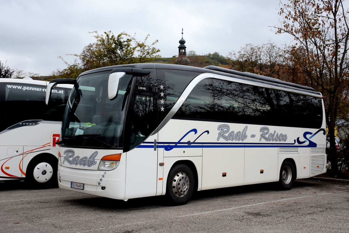 Setra 411 HD von Raab Reisen aus �sterreich in Krems.