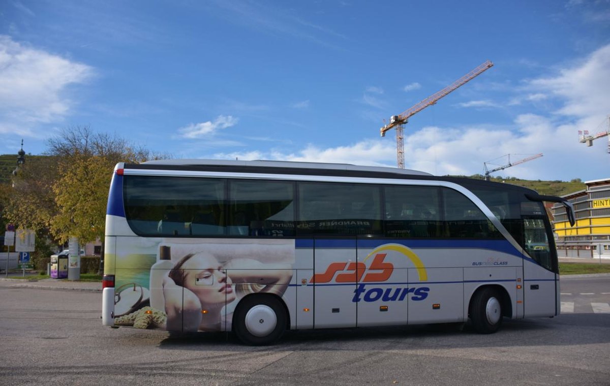 Setra 411 HD von SAB tours aus sterreich 10/2017 in Krems.