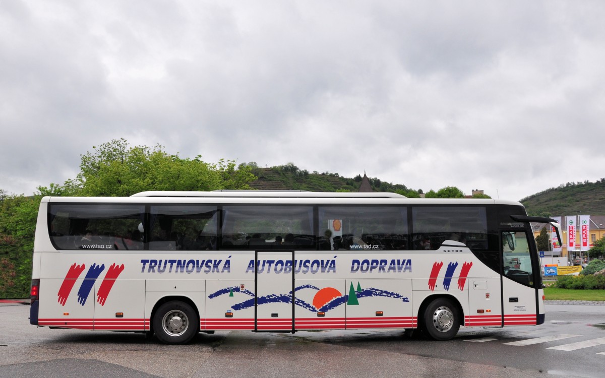 Setra 415 GT-HD aus der CZ am 17. Mai 2014 in Krems gesehen.