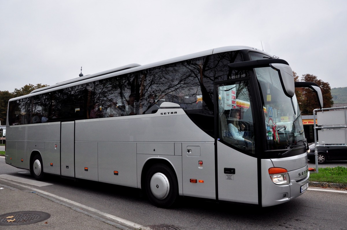 Setra 415 GT-HD aus Ungarn im Okt.2014 in Krems.