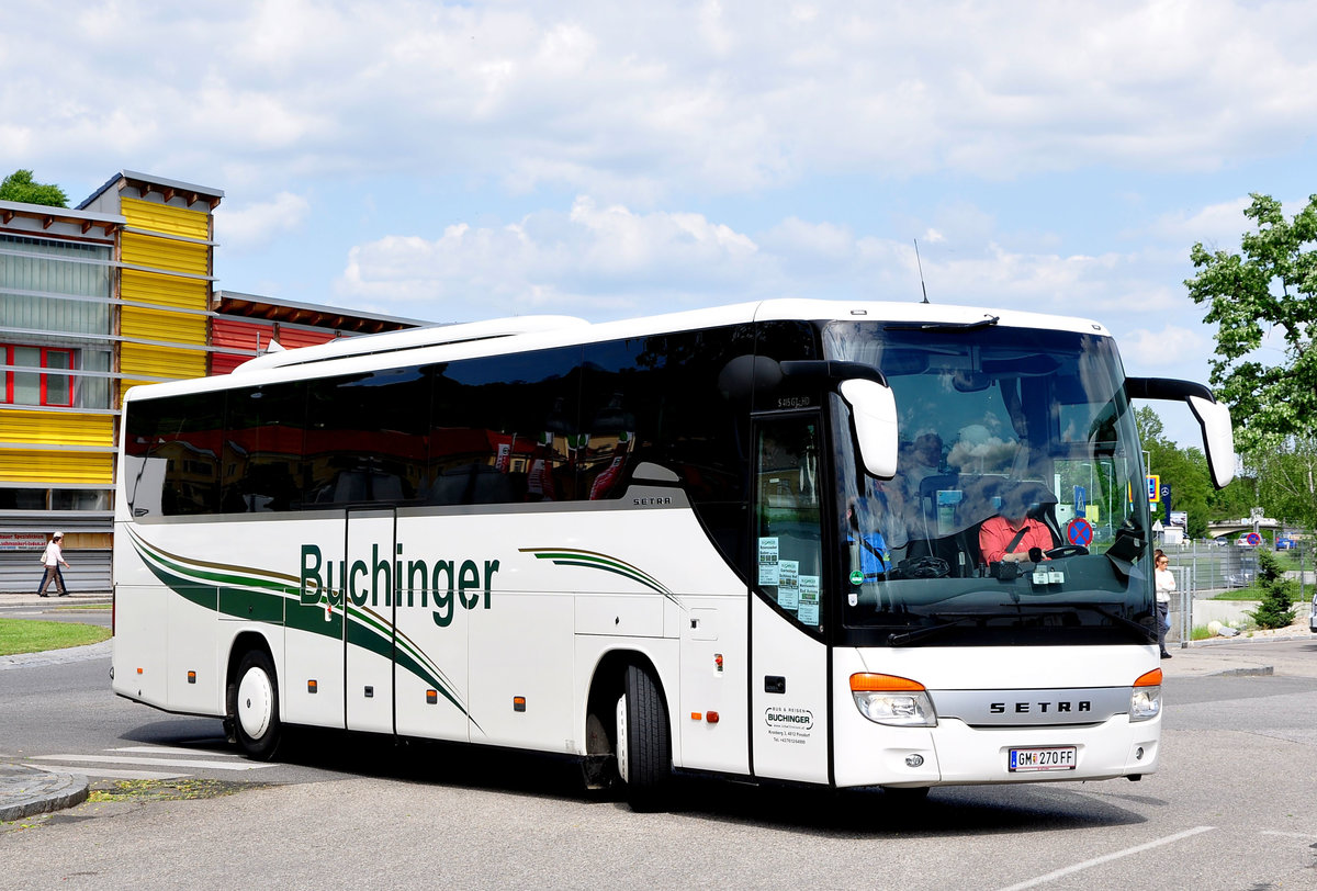 Setra 415 GT-HD von Buchinger Reisen aus �sterreich in Krems gesehen.