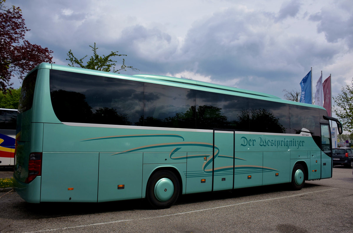 Setra 415 GT-HD von  Der Wetsprignitzer Reisen  aus der BRD in Krems.