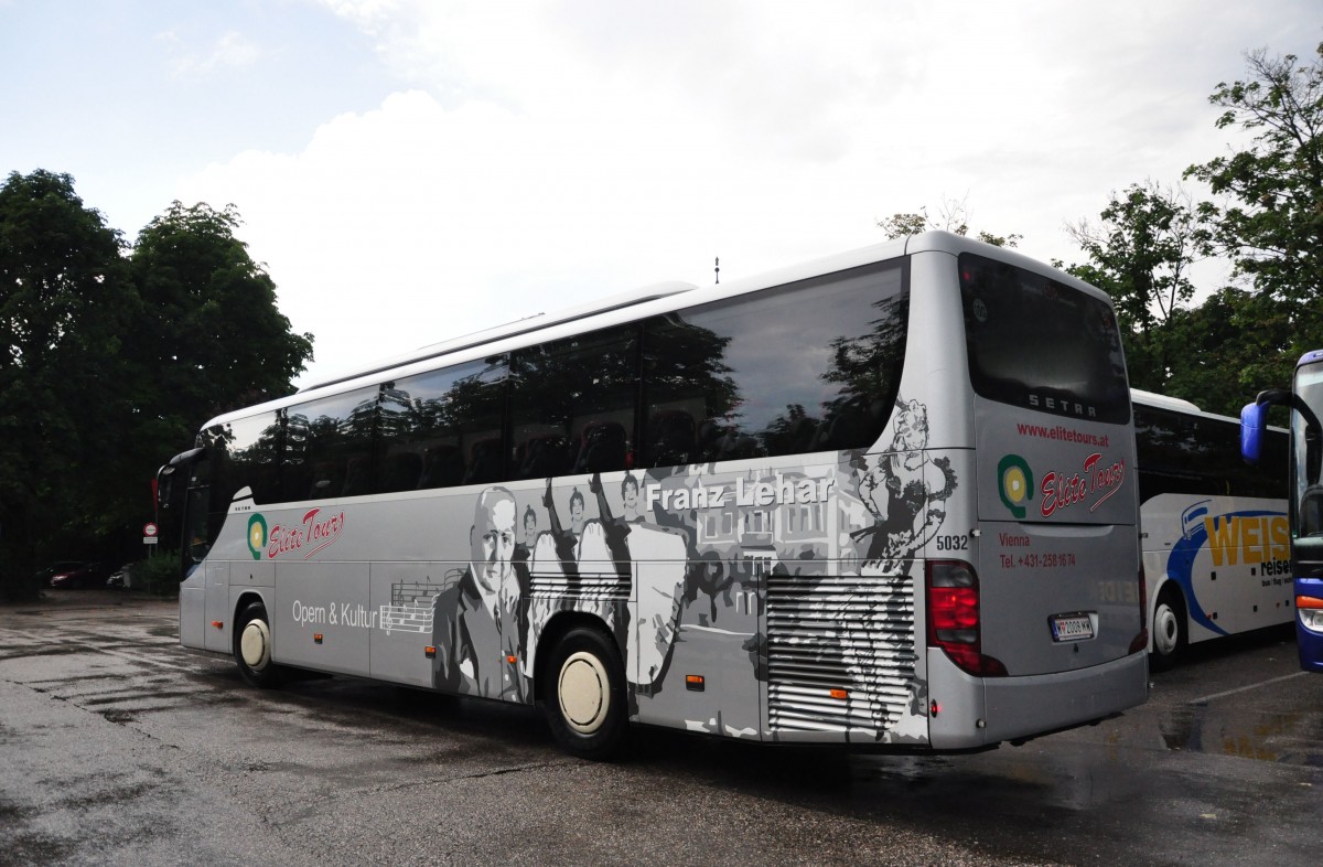 Setra 415 GT-HD von Elite tours aus �sterreich im Juni 2015 in Krems.
