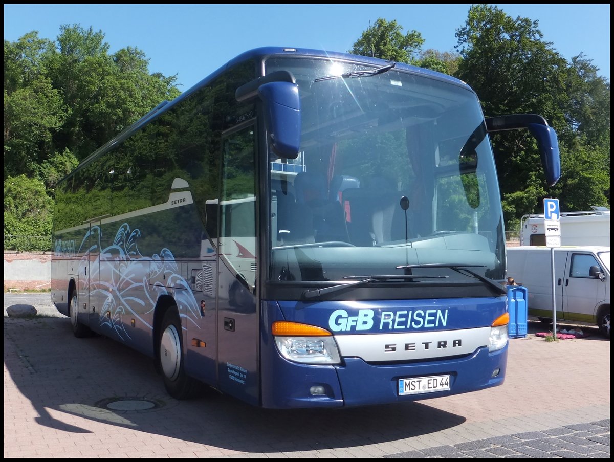 Setra 415 GT-HD von GFB-Reisen aus Deutschland im Stadthafen Sassnitz.