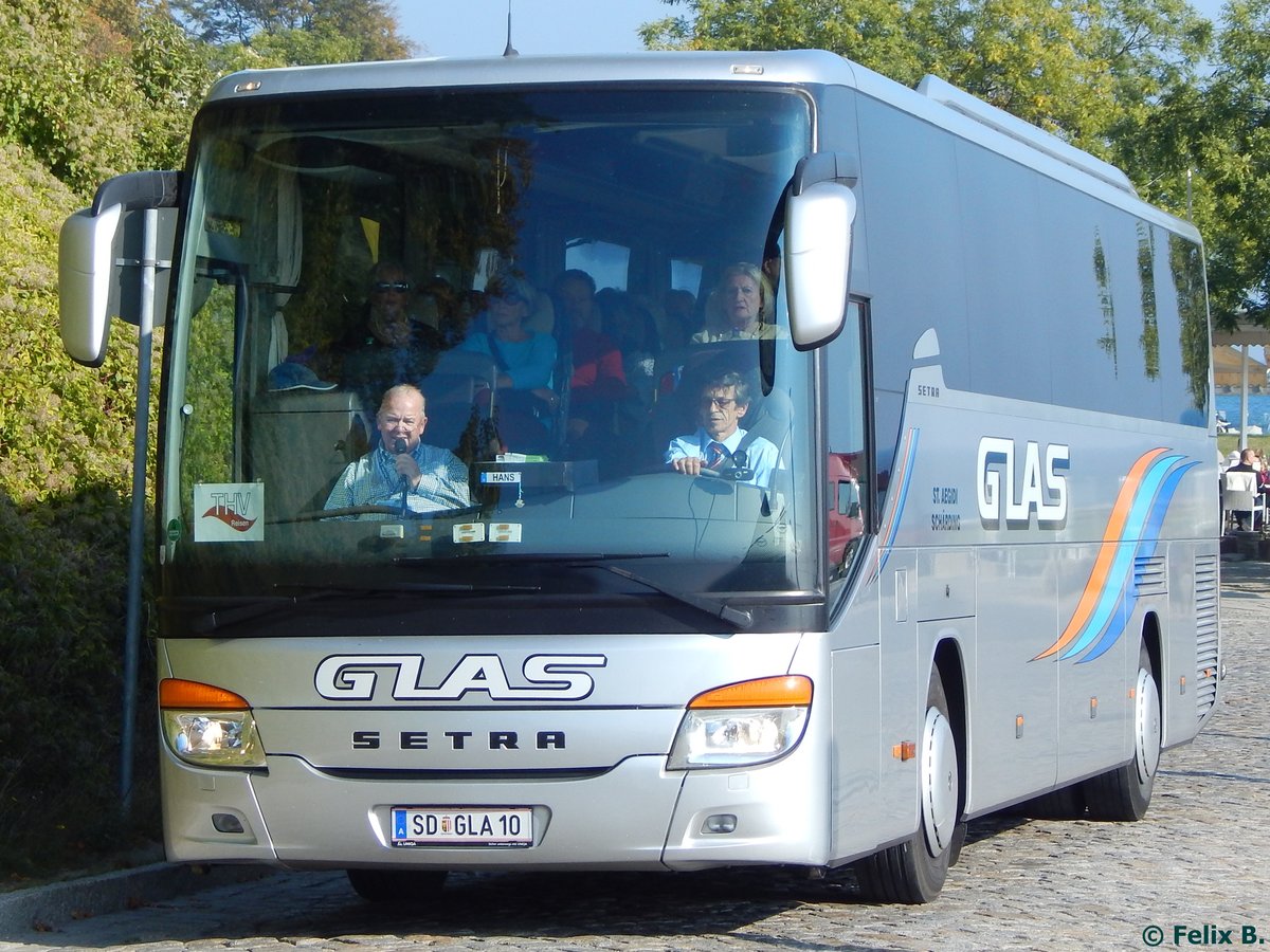 Setra 415 GT-HD von Glas aus Österreich im Stadthafen Sassnitz.