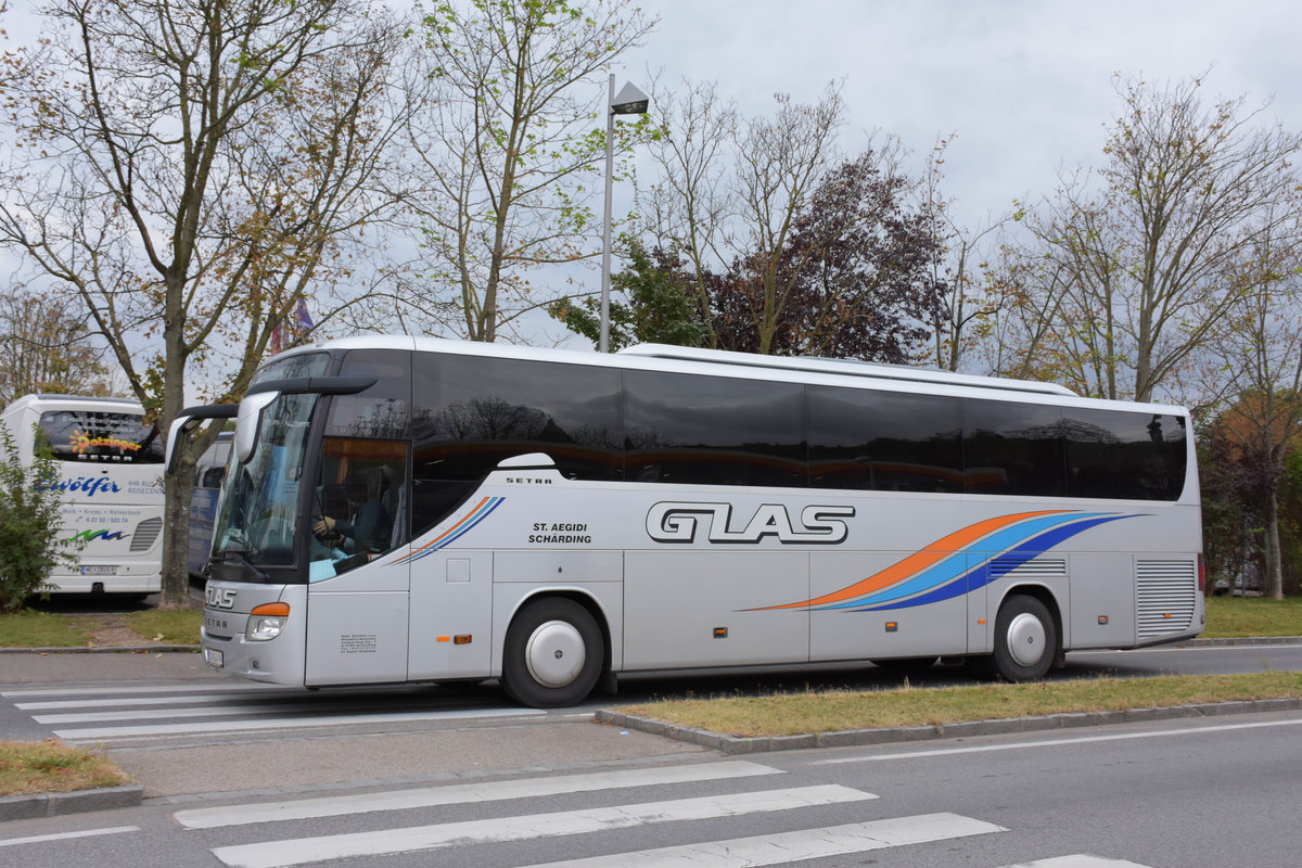 Setra 415 GT-HD von Glas Reisen aus �sterreich in Krems.