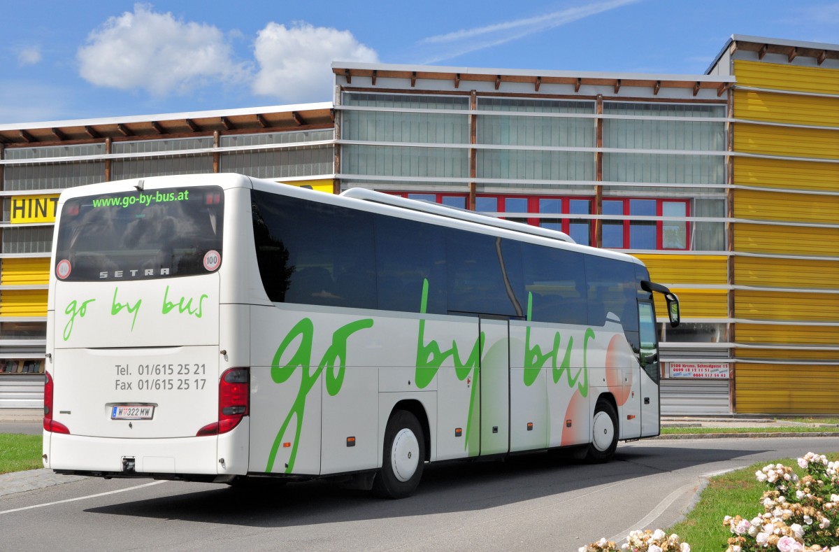 Setra 415 GT-HD von  go by bus  aus �sterreich am 30.6.2013 in Krems an der Donau.
