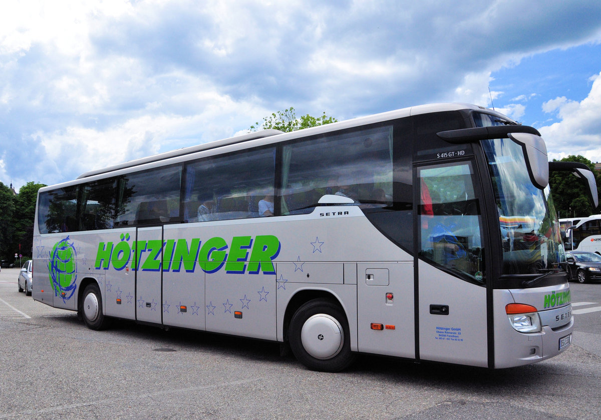 Setra 415 GT-HD von H�tzinger Reisen aus der BRD in Krems.