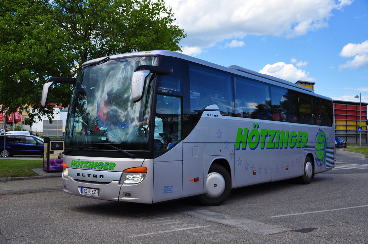 Setra 415 GT-HD von H�tzinger Reisen aus der BRD in Krems.