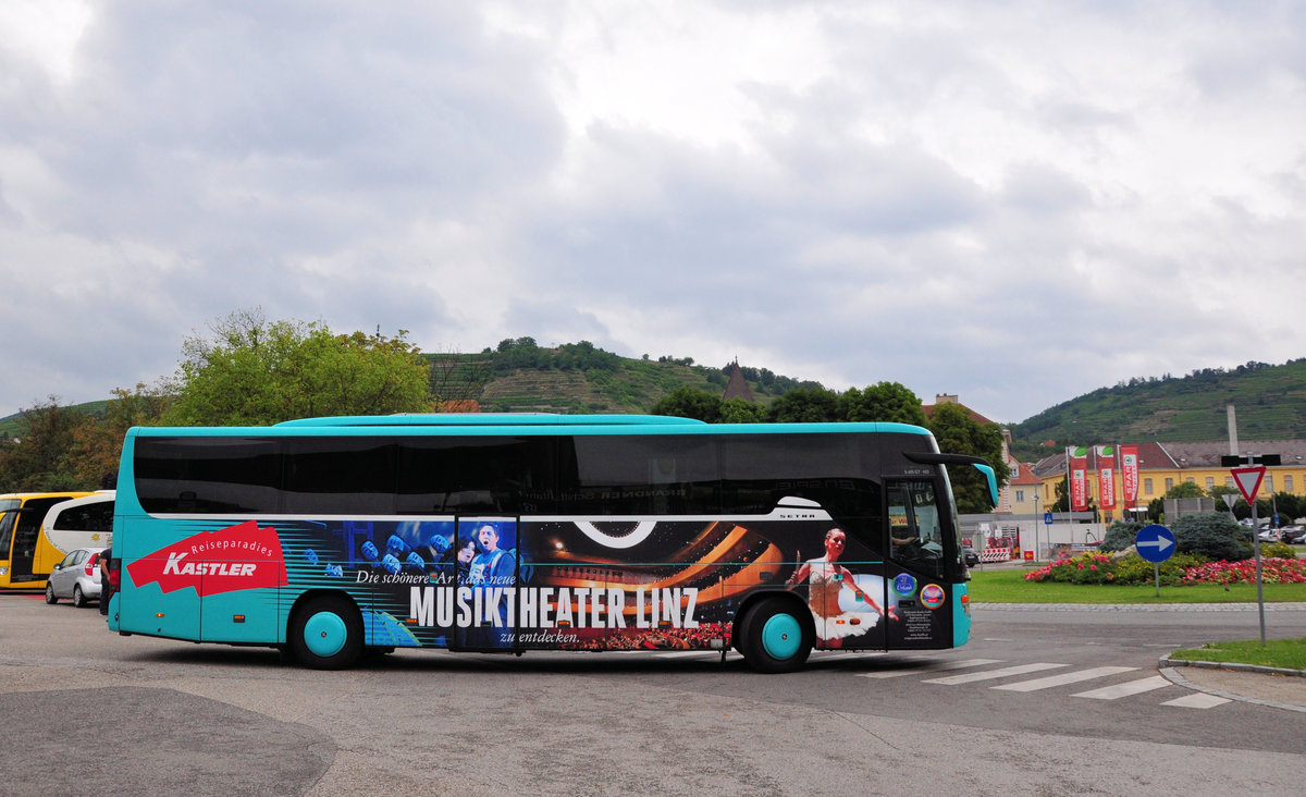 Setra 415 GT-HD von Kastler Reisen aus �sterreich in Krems gesehen.