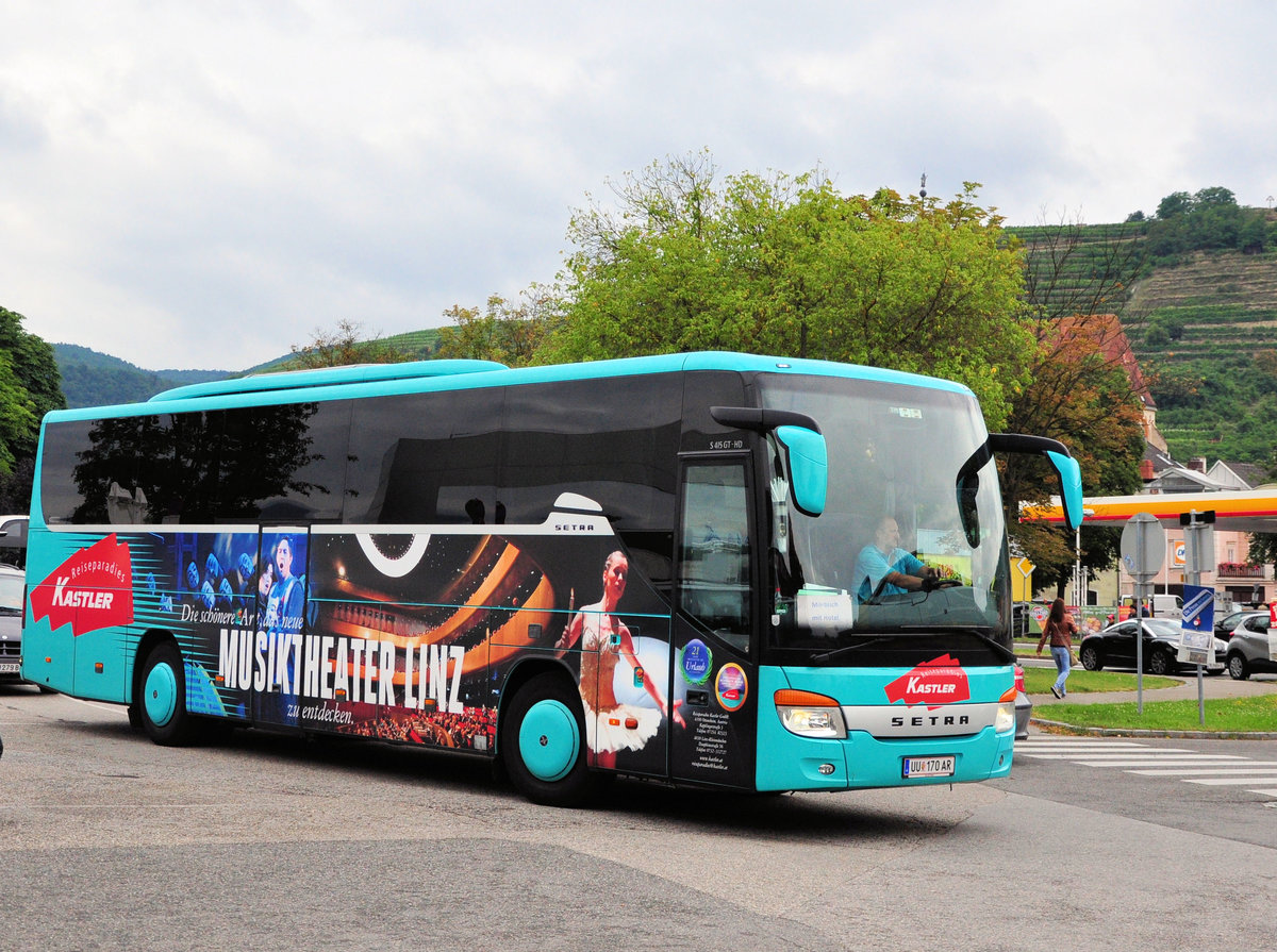 Setra 415 GT-HD von Kastler Reisen aus �sterreich in Krems gesehen.