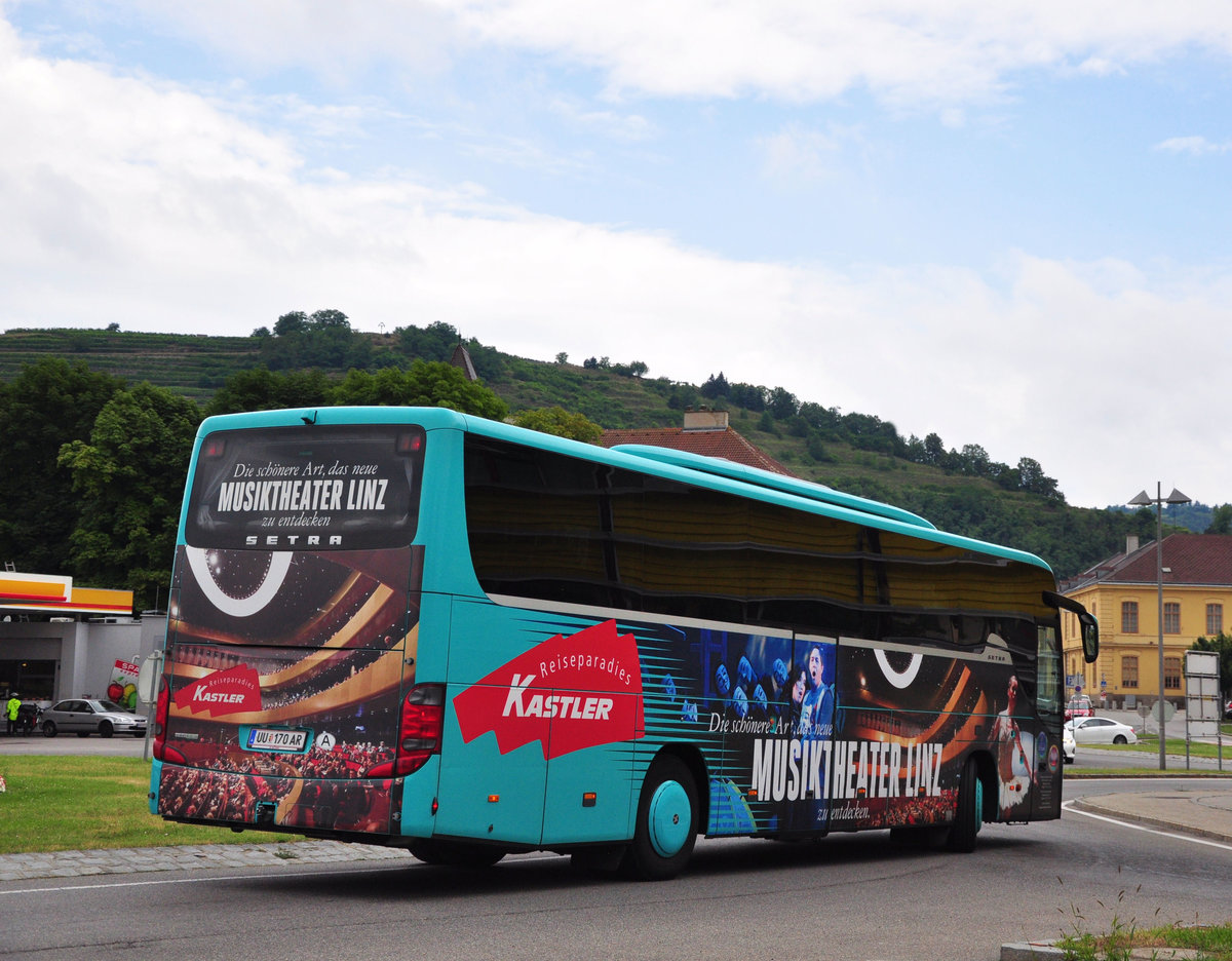 Setra 415 GT-HD von Kastler Reisen aus �sterreich in Krems gesehen.
