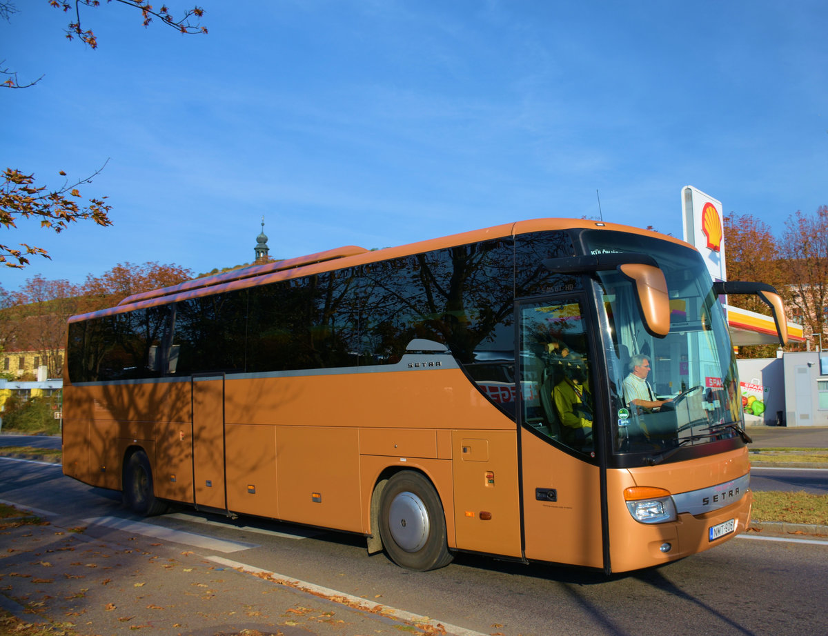 Setra 415 GT-HD von K�l�njarat aus Ungarn in Krems.