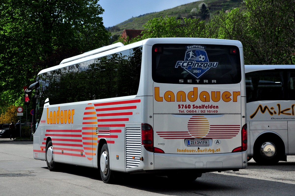 Setra 415 GT-HD von Landauer Reisen aus sterreich am 18.4.2015 in Krems.