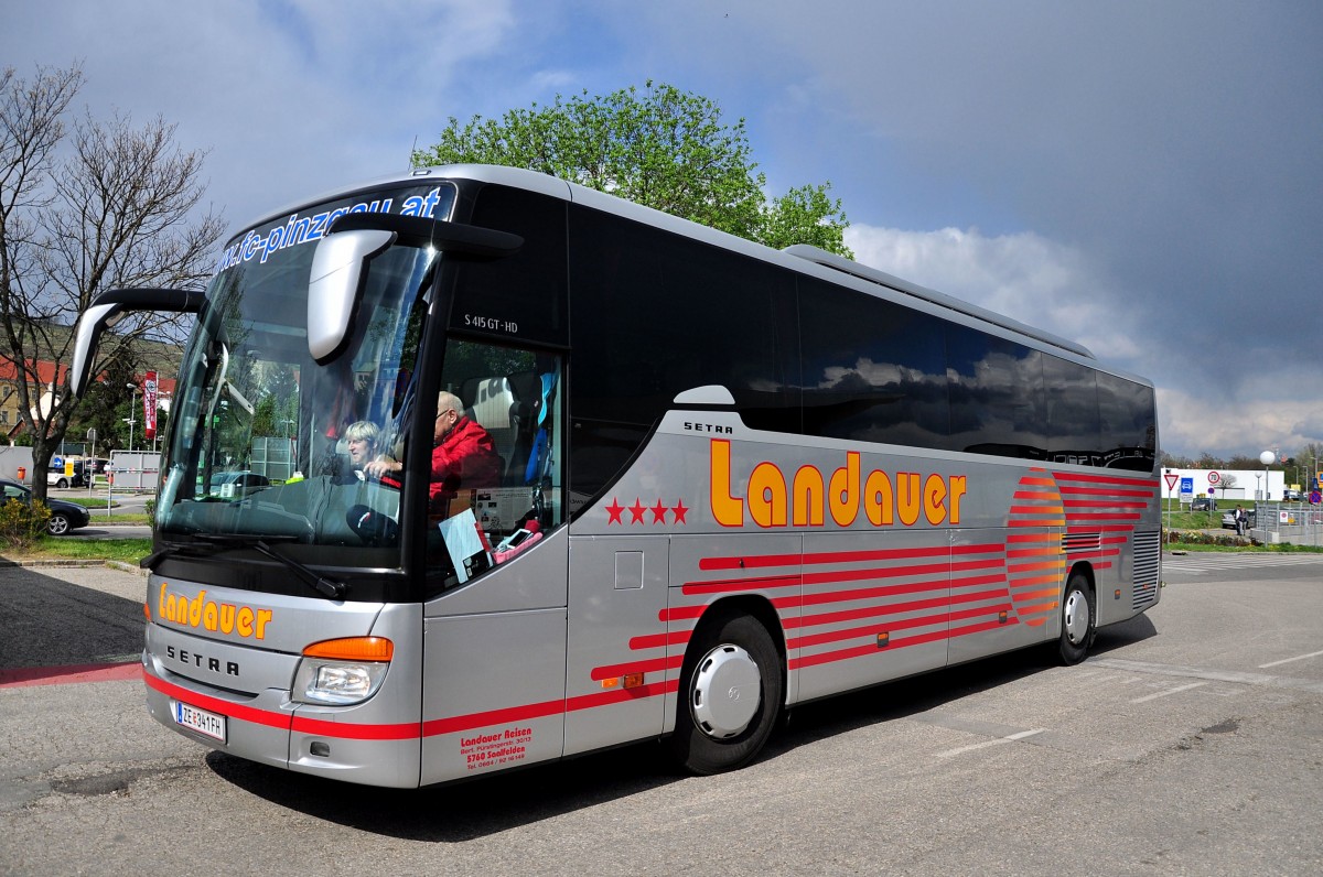 Setra 415 GT-HD von Landauer Reisen aus sterreich am 18.4.2015 in Krems.