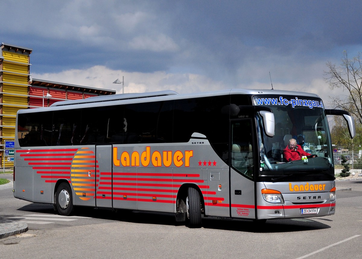 Setra 415 GT-HD von Landauer Reisen aus sterreich am 18.4.2015 in Krems.