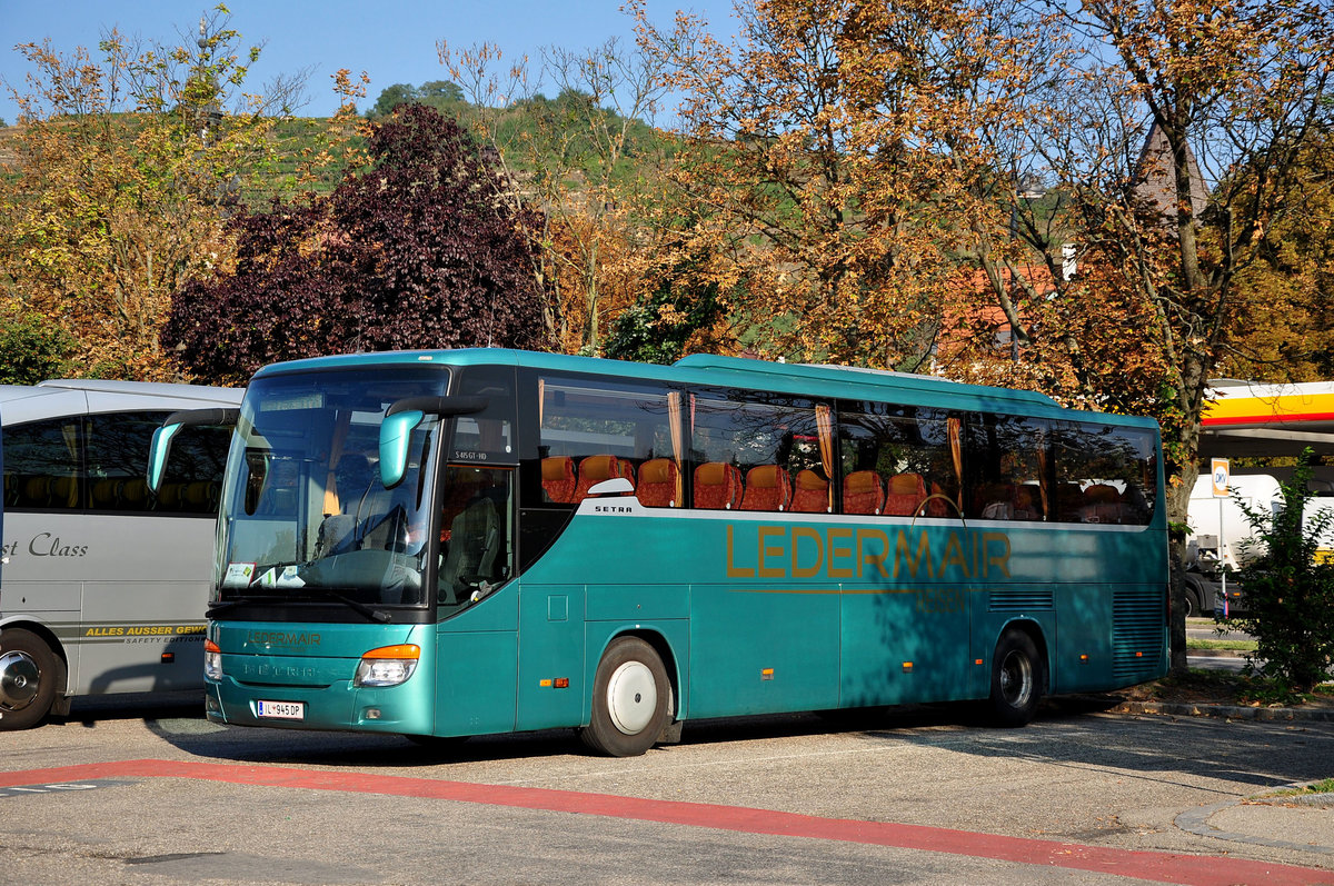 Setra 415 GT- HD von Ledermair Reisen aus sterreich in Krems.