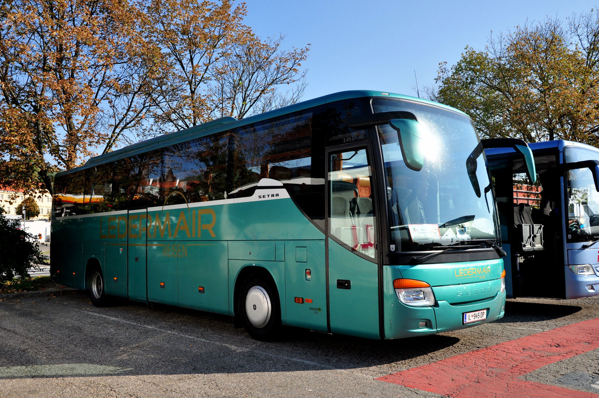 Setra 415 GT- HD von Ledermair Reisen aus �sterreich in Krems.