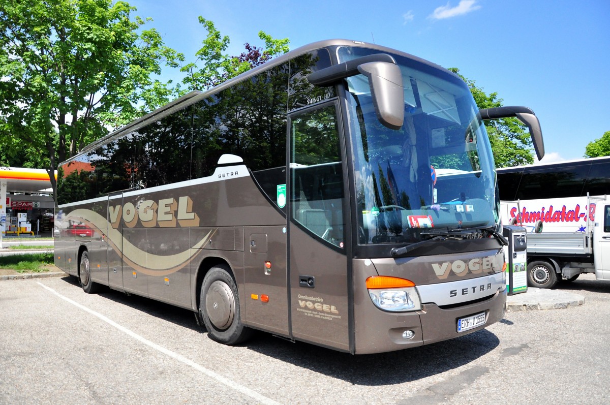 Setra 415 GT-HD vom Omnibusbetrieb VOGEL aus der BRD im Mai 2015 in Krems gesehen.