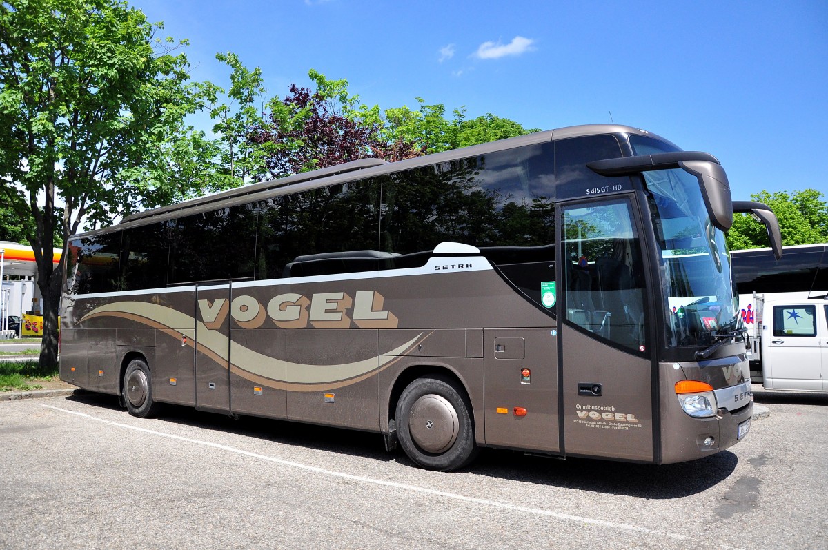 Setra 415 GT-HD vom Omnibusbetrieb VOGEL aus der BRD im Mai 2015 in Krems gesehen.