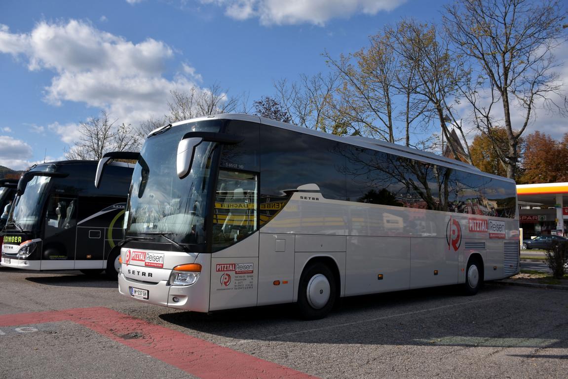 Setra 415 GT-HD von Pitztal Reisen aus �sterreich 10/2017 in Krems.