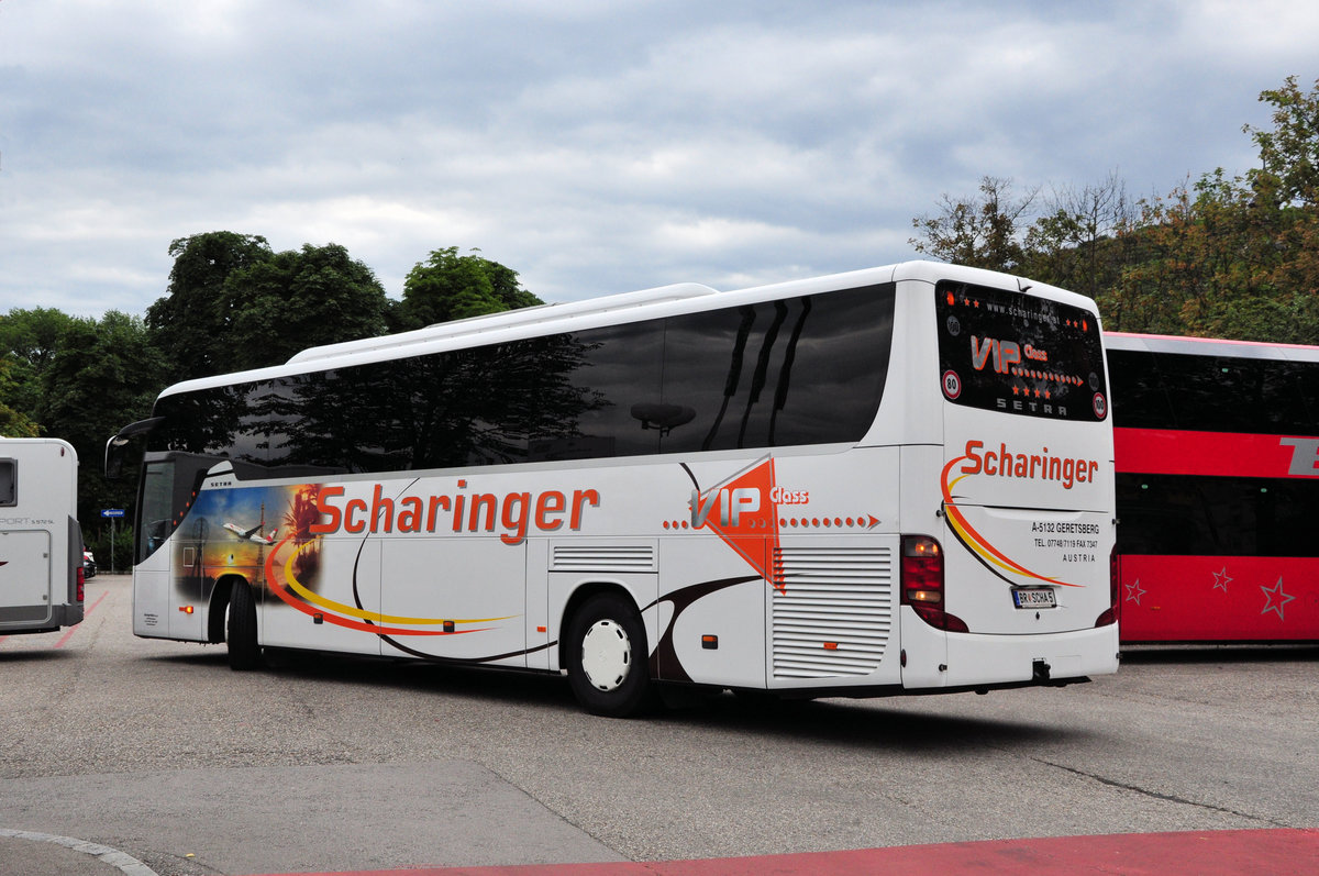 Setra 415 GT-HD von Scharinger Reisen aus �sterreich in Krems gesehen.