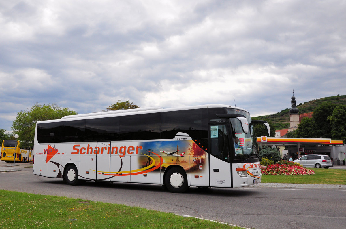 Setra 415 GT-HD von Scharinger Reisen aus �sterreich in Krems gesehen.