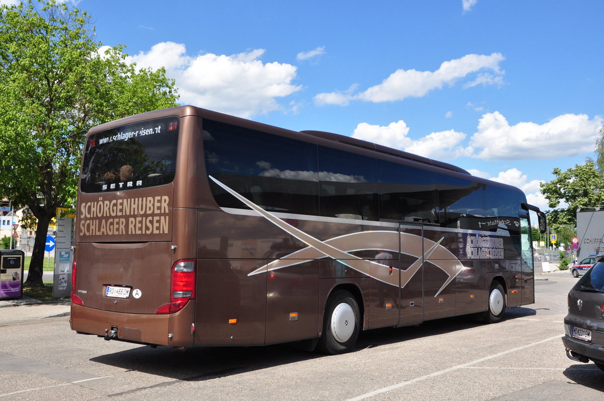 Setra 415 GT-HD von Schlager Busreisen aus �sterreich in Krems gesehen.