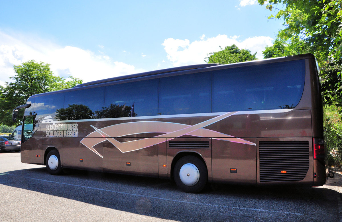 Setra 415 GT-HD von Schlager Busreisen aus �sterreich in Krems gesehen.