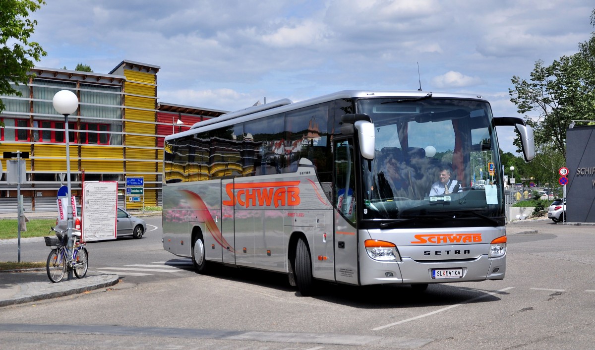 Setra 415 GT-HD von Schwab Reisen aus �sterreich am 21.Juni 2014 in Krems gesehen.