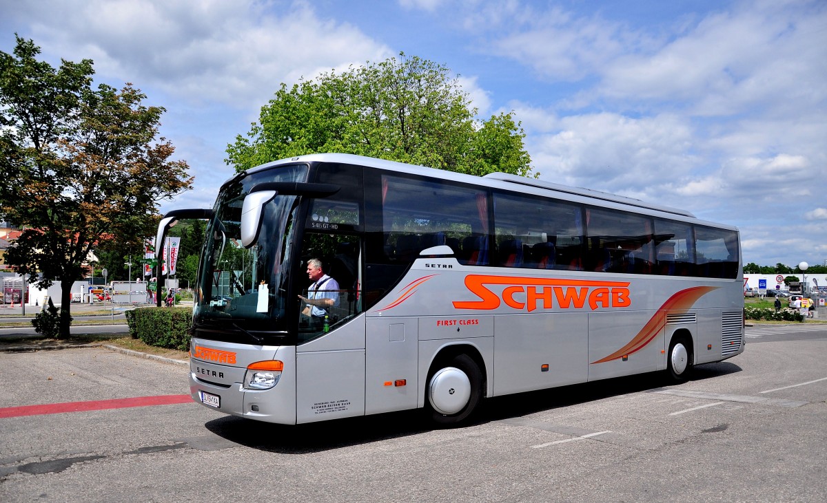 Setra 415 GT-HD von Schwab Reisen aus �sterreich am 21.Juni 2014 in Krems gesehen.