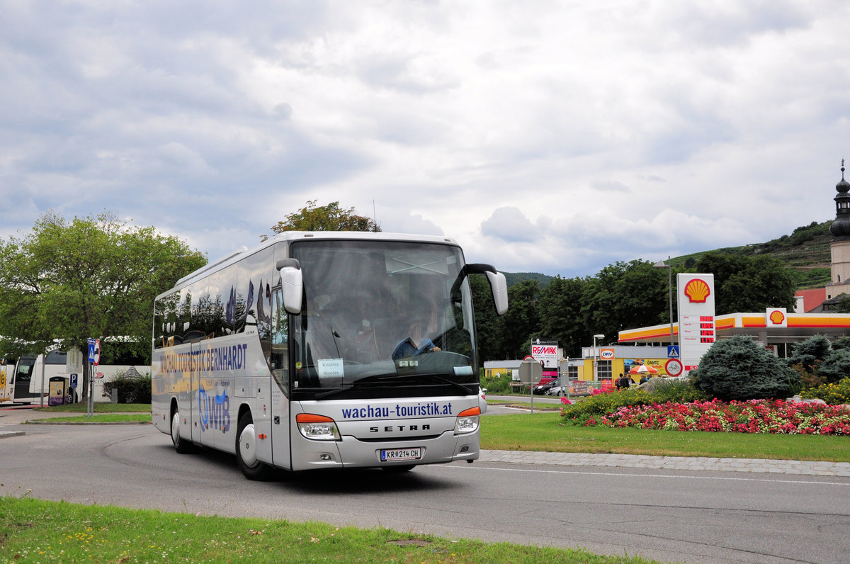 Setra 415 GT-HD von der Wachau Touristik Bernhardt (WTB) aus Nieder�sterreich in Krems gesehen.