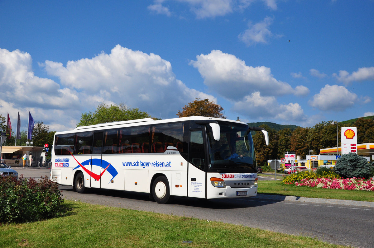 Setra 415 GT von Schlager Reisen Inh. Hubert Sch�rgenhuber aus �sterreich in Krems gesehen.