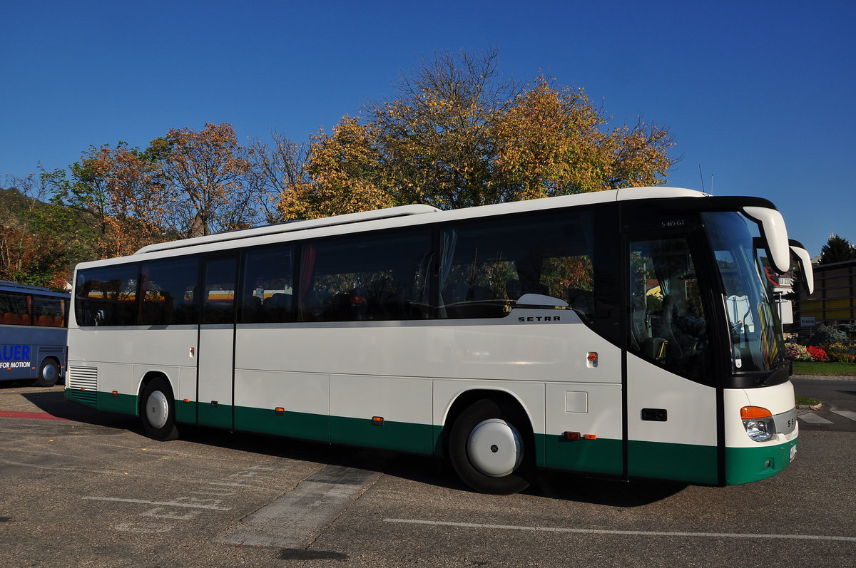 Setra 415 GT von Zwlfer Reisen aus Niedersterreich in Krems gesehen.