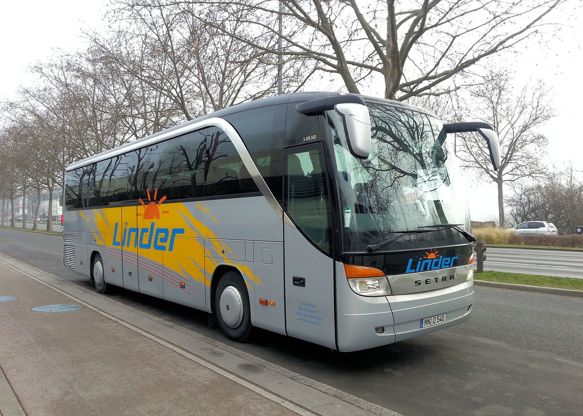 Setra 415 HD von Linder Reisen aus der BRD in Wien bei der UNO City gesehen.