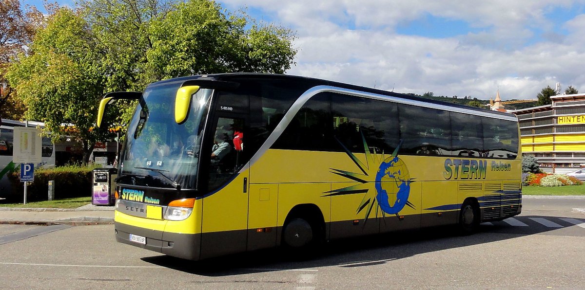 Setra 415 HD von Stern Reisen aus �sterreich in Krems gesehen.
