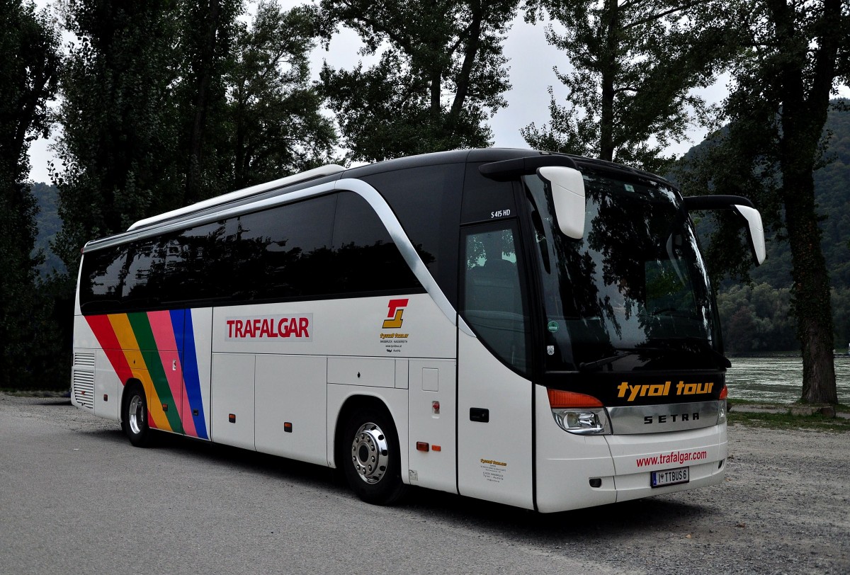 Setra 415 HD von Tyrol Tour/sterreich im Herbst 2013 in Krems.