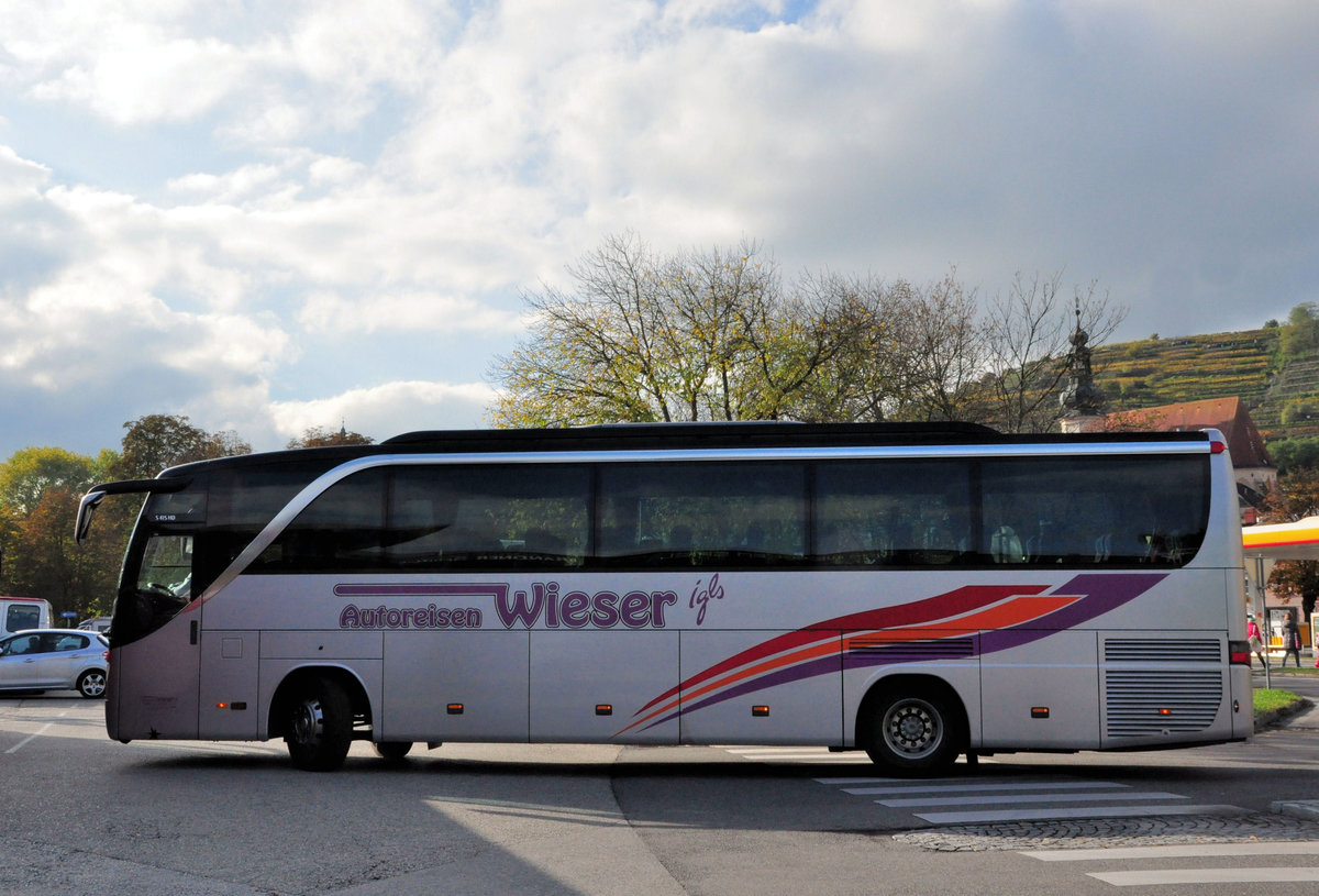 Setra 415 HD von Wieser Reisen aus �sterreich in Krems gesehen.