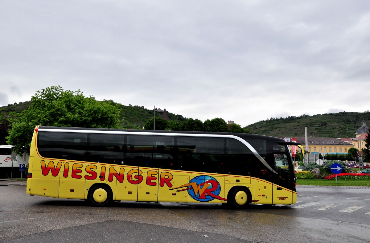 Setra 415 HD von Wiesinger Reisen aus sterreich am 20.5.2015 in Krems.