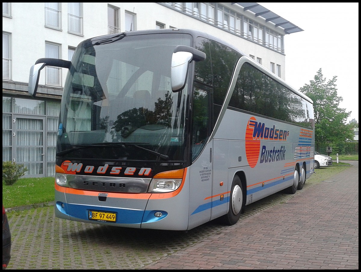 Setra 415 HDH von Madsen aus D�nemark in Bergen.