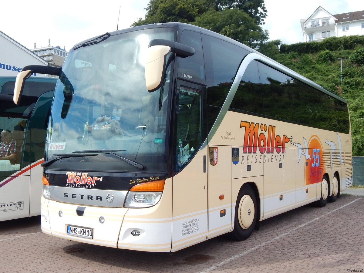Setra 415 HDH von Möllers Reisedienst aus Deutschland im Stadthafen Sassnitz.