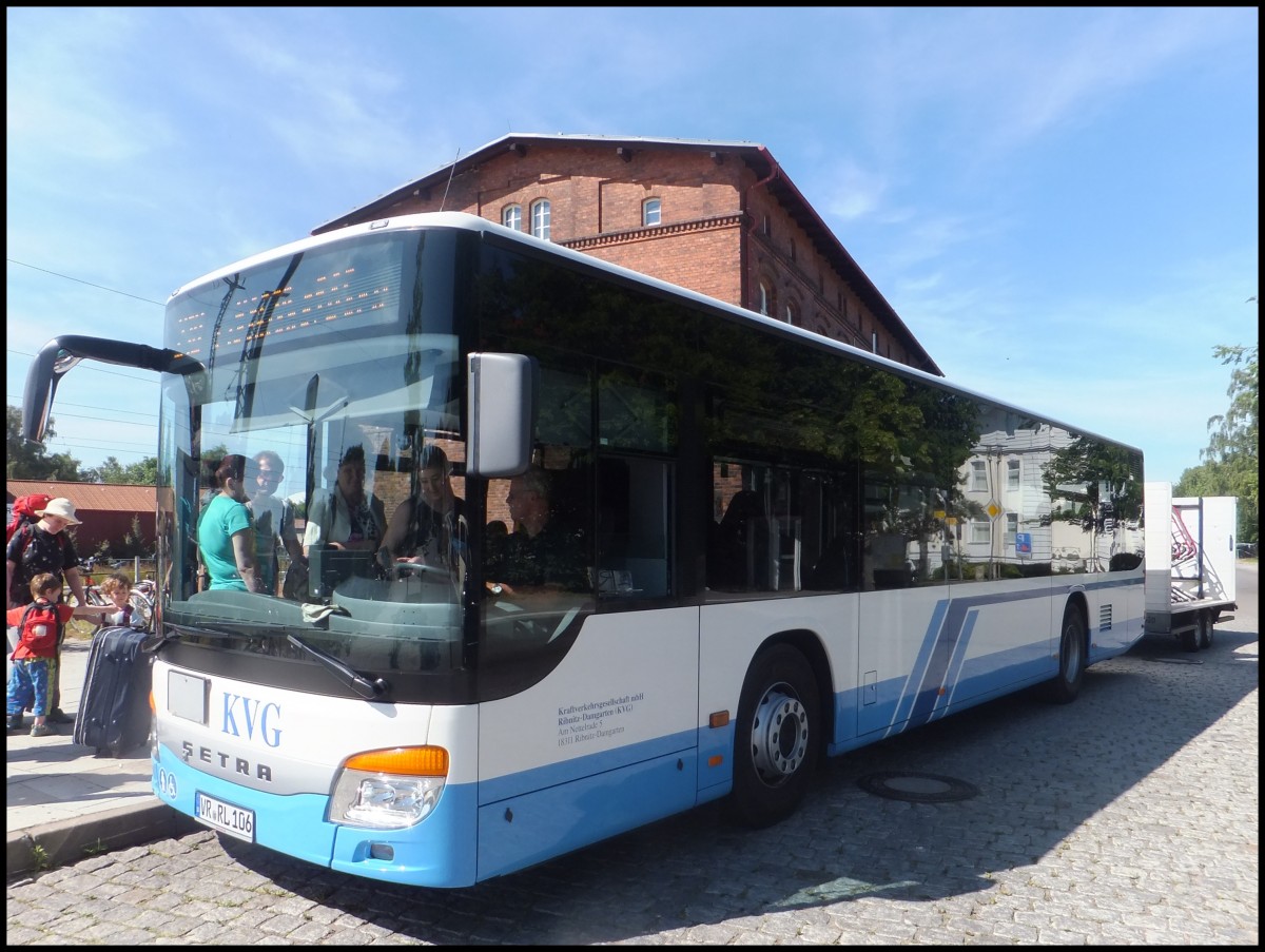 Setra 415 NF mit H�nger der Kraftverkehrsgesellschaft mbH Ribnitz-Damgarten in Ribnitz-Damgarten.