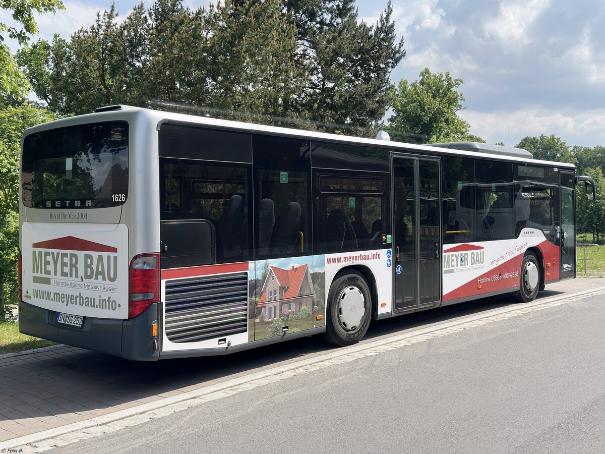 Setra 415 NF der Verkehrsgesellschaft Ludwigslust-Parchim mbH in Plau am See.