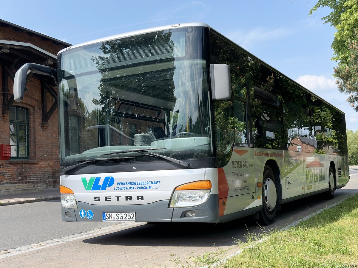 Setra 415 NF der Verkehrsgesellschaft Ludwigslust-Parchim mbH in Plau am See.