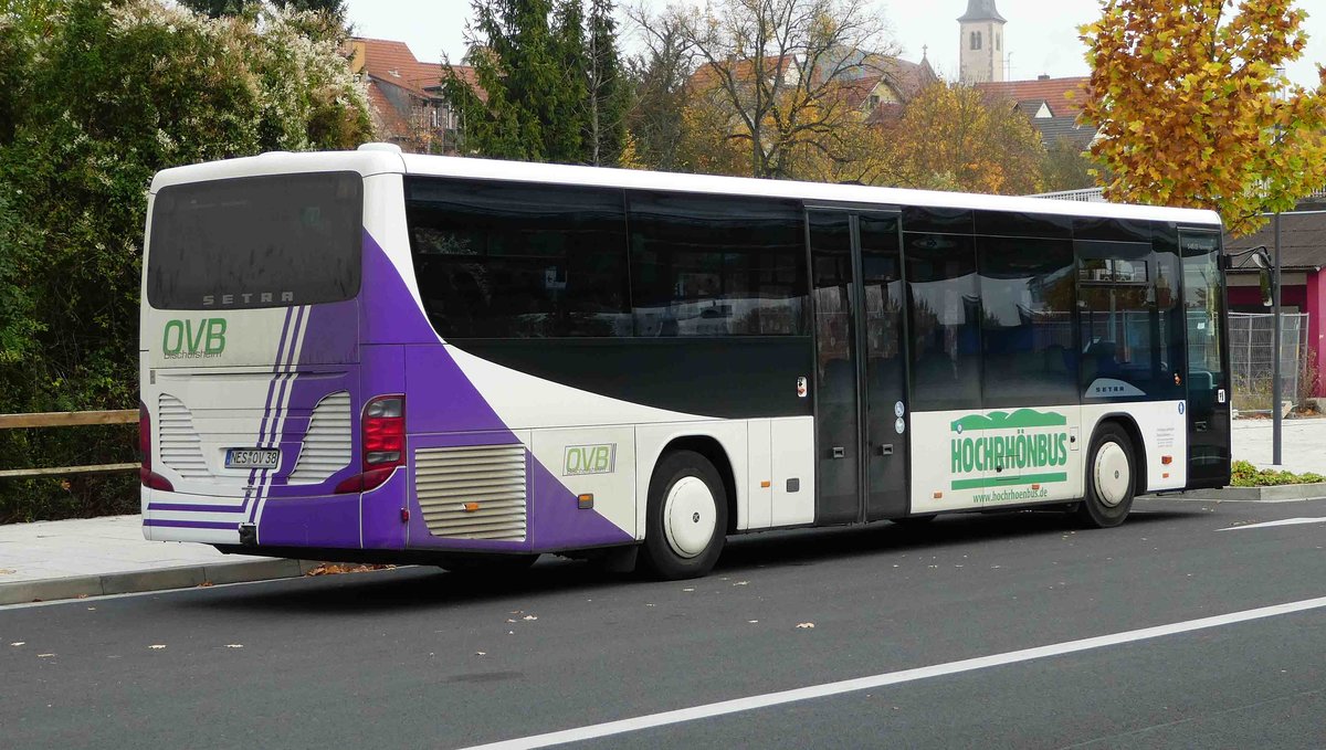 Setra 415 S von  Hochrh�nbus  steht auf dem Busplatz in Bad Neustadt/Saale im Oktober 2017