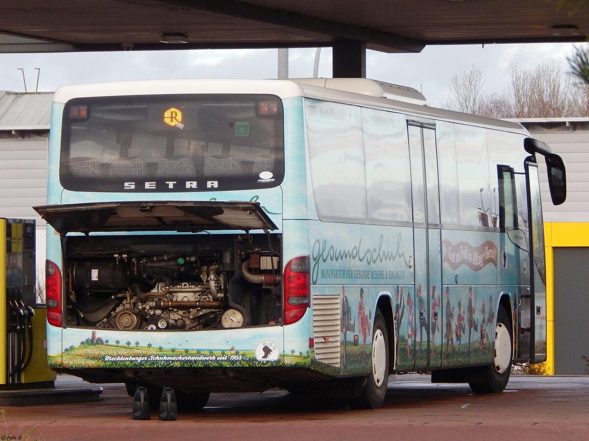 Setra 415 UL von Regionalbus Rostock in Neubrandenburg. 