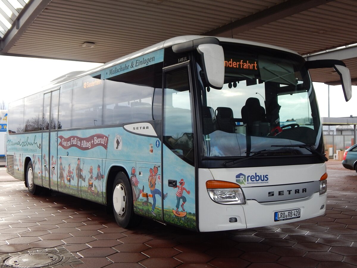 Setra 415 UL von Regionalbus Rostock in Neubrandenburg. 